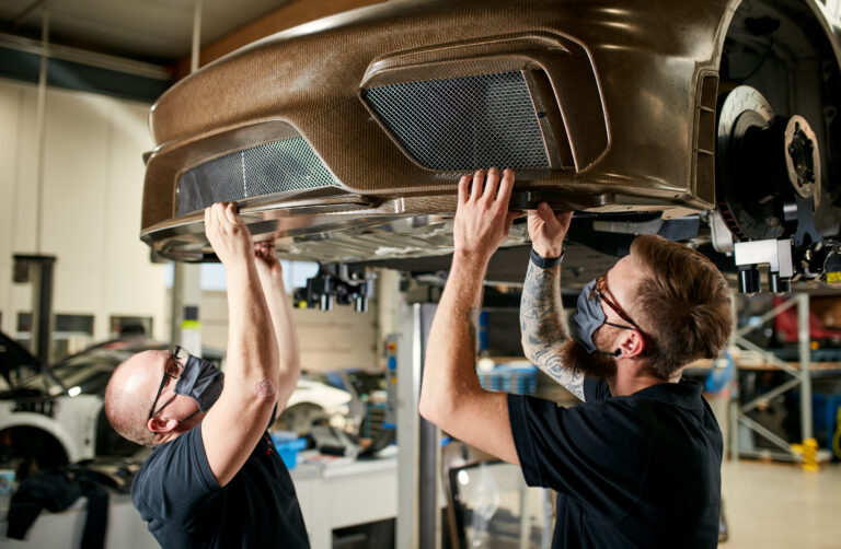 installing natural fibre front bumper on the Cayman 718 GT4 CS MR Porsche